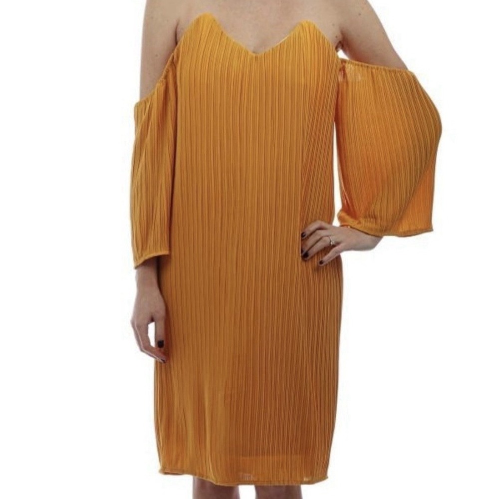 Elliatt Marigold Dress Size Medium Mustard Pleated Sweetheart Midi Cocktail NWT